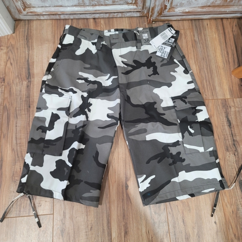 NWT Regal Wear Army Cargo Shorts
